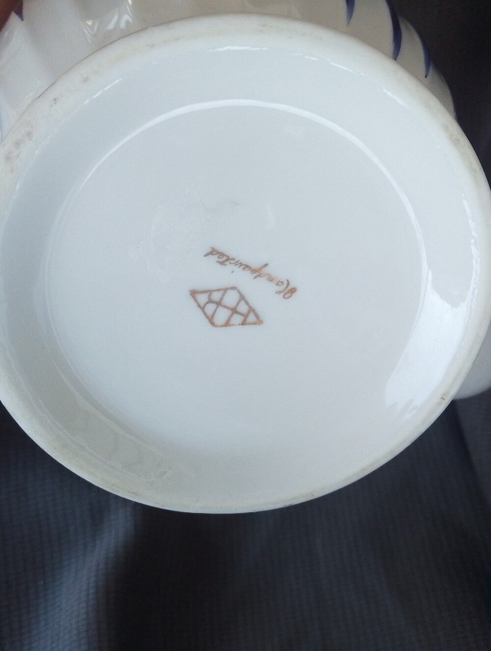 Hand painted Tea Pot - Picture 5 of 5